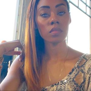 Meet your Posher, Roxxy